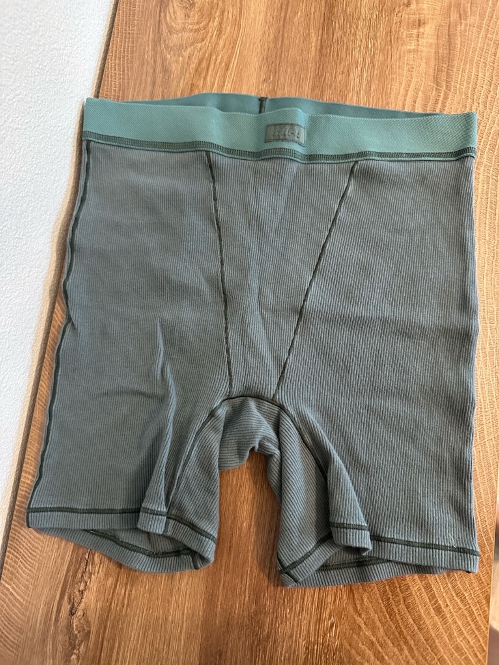 SKIMS Cotton Rib Boxers in green Size M